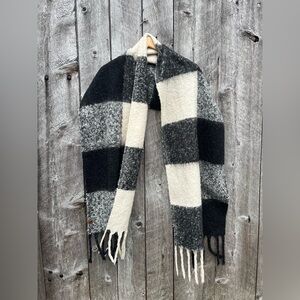 Black & Gray Roots Check Fringe Blanket Scarf